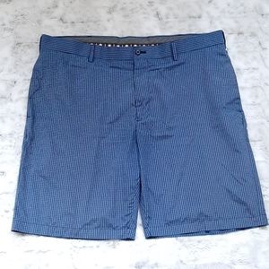 HOGAN Mens blue checked lightweight golf flat front shorts. SIZE 38.
